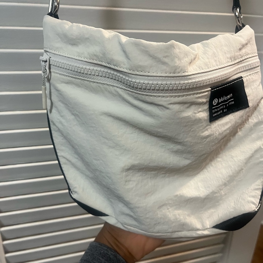 lululemon athletica Off-White Crossbody Pouch with Black Logo Patch - Picture 3 of 5